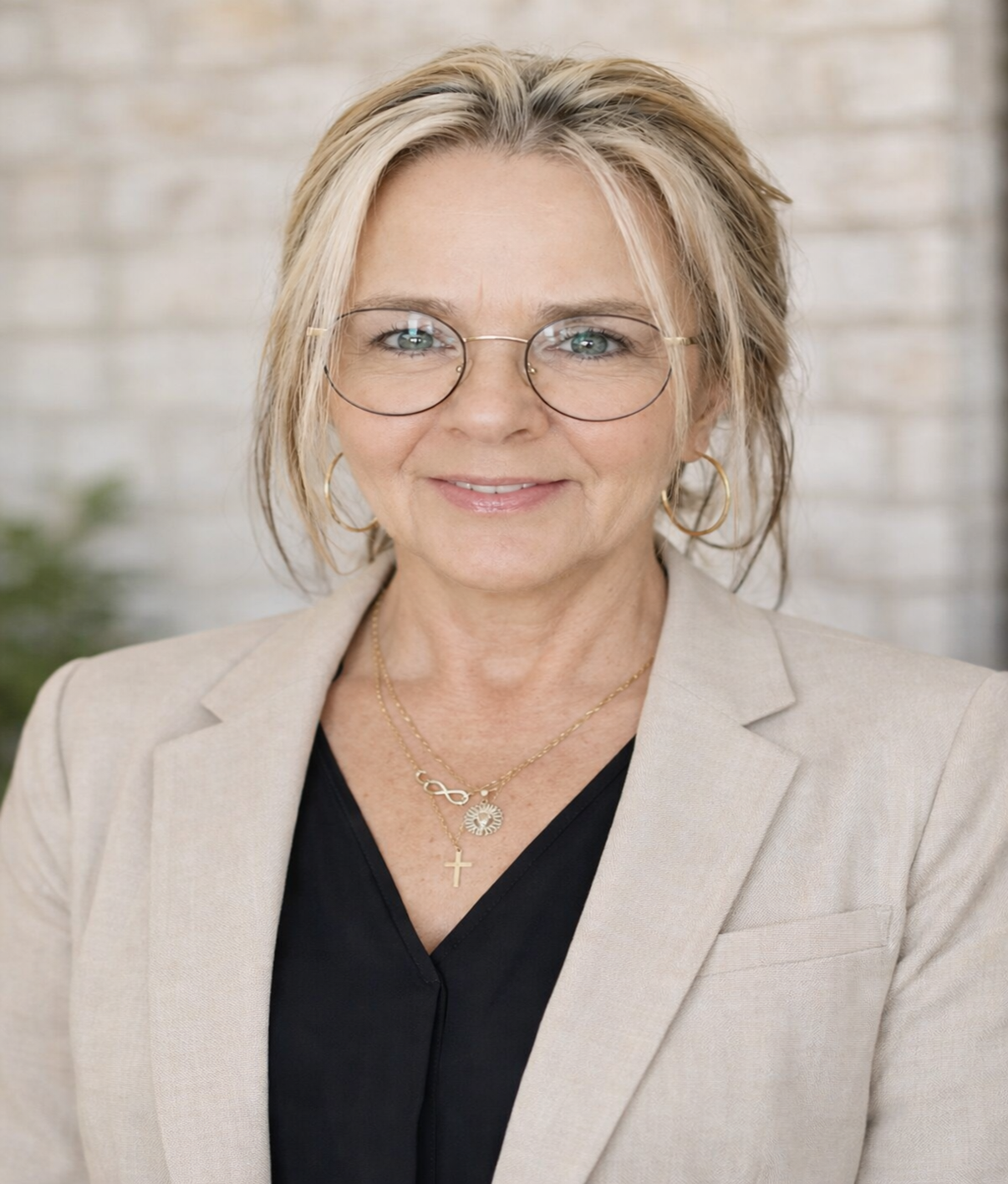 Team member Annacia Dienes headshot